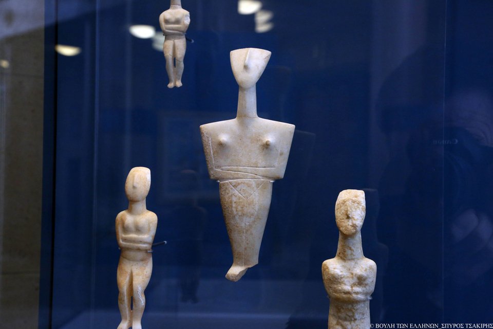 Εντυπωσιάζουν οι «Μικρές Οδύσσειες» στο Περιστύλιο της Βουλής [εικόνες]  | iefimerida.gr 0