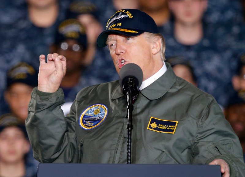 Ο Τραμπ έβαλε στρατιωτική στολή και καμαρώνει -Υποσχέθηκε να ναυπηγήσει τον μεγαλύτερο στόλο [εικόνες] | iefimerida.gr 3