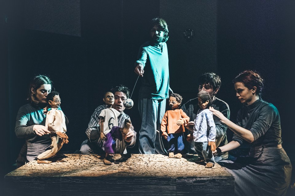 Παράσταση για την προσφυγιά με ηθοποιούς, μαριονέτες και θέατρο σκιών [εικόνες] | iefimerida.gr 3