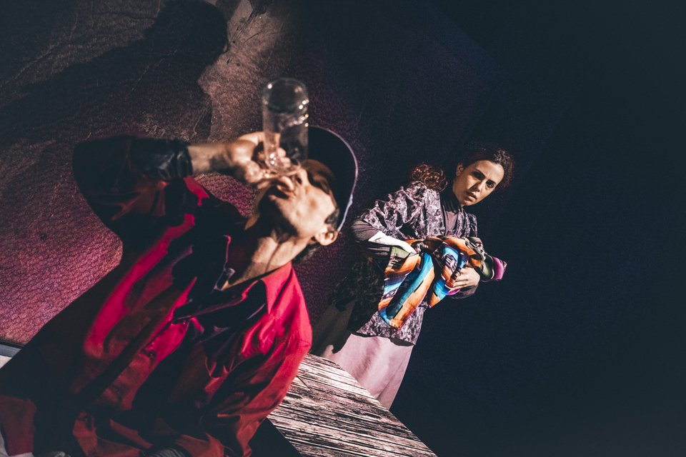 Παράσταση για την προσφυγιά με ηθοποιούς, μαριονέτες και θέατρο σκιών [εικόνες] | iefimerida.gr 1