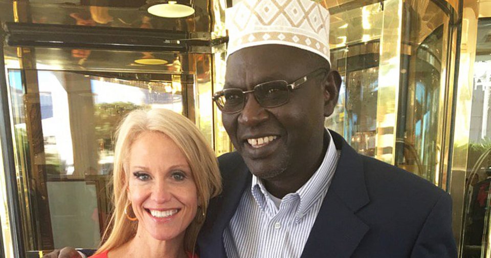 Το πιστοποιητικό γέννησης του Ομπάμα που δείχνει ο αδελφός του είναι ψεύτικο [εικόνες] | iefimerida.gr 8