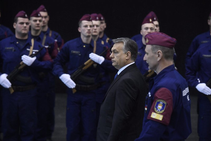 Κατακραυγή για την Ουγγαρία: Επαναφέρει τη συστηματική κράτηση προσφύγων και μεταναστών | iefimerida.gr 0