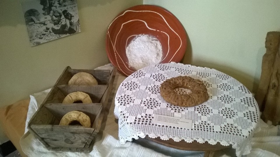 Παζάρι αντίκας και έργων τέχνης -Γκραβούρες, έπιπλα, ασημικά, γυαλικά [εικόνες]  | iefimerida.gr 2