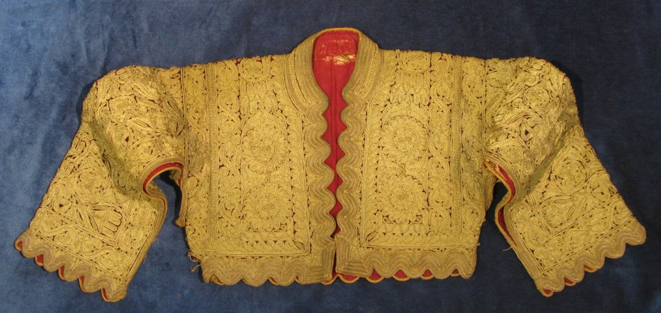 Παζάρι αντίκας και έργων τέχνης -Γκραβούρες, έπιπλα, ασημικά, γυαλικά [εικόνες]  | iefimerida.gr 1