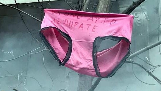 Η οργή των αγροτών ξέσπασε στην Αθήνα: Ξύλο και κάψιμο σημαίας του ΣΥΡΙΖΑ [εικόνες] | iefimerida.gr 14