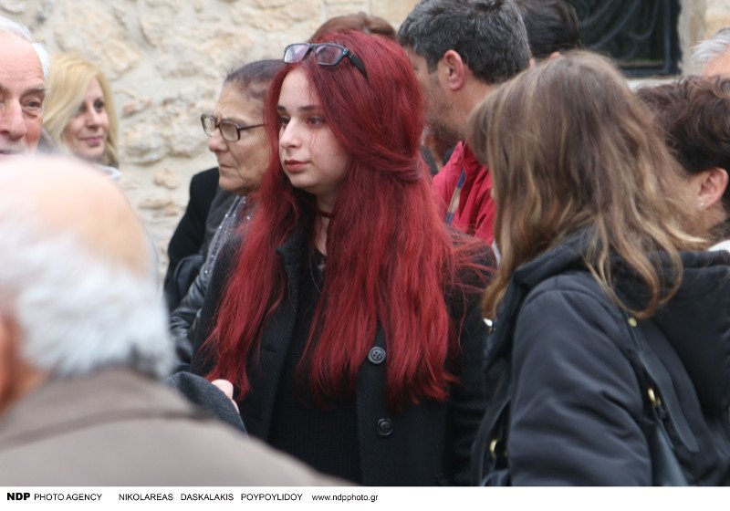 Φίλοι ηθοποιοί, ο γιος και η εγγονή της αποχαιρέτησαν την Ευαγγελία Σαμιωτάκη [εικόνες] | iefimerida.gr 2