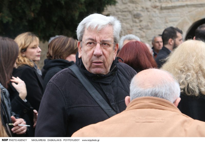 Φίλοι ηθοποιοί, ο γιος και η εγγονή της αποχαιρέτησαν την Ευαγγελία Σαμιωτάκη [εικόνες] | iefimerida.gr 6