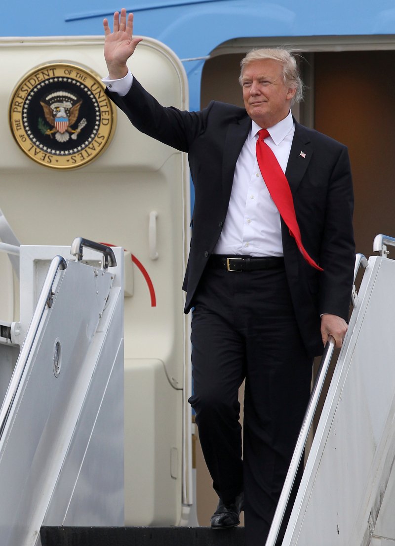 Απίστευτος Τραμπ: Κόλλησε τη γραβάτα του με σελοτέιπ, τον έπιασε ο φακός [εικόνες] | iefimerida.gr 5