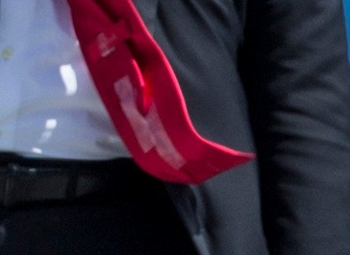 Απίστευτος Τραμπ: Κόλλησε τη γραβάτα του με σελοτέιπ, τον έπιασε ο φακός [εικόνες] | iefimerida.gr 4