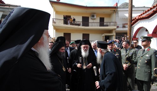 Το τελευταίο αντίο στον μητροπολίτη Σταγών και Μετεώρων Σεραφείμ [εικόνες] | iefimerida.gr 9