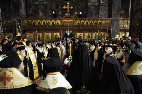 Το τελευταίο αντίο στον μητροπολίτη Σταγών και Μετεώρων Σεραφείμ [εικόνες] | iefimerida.gr 1