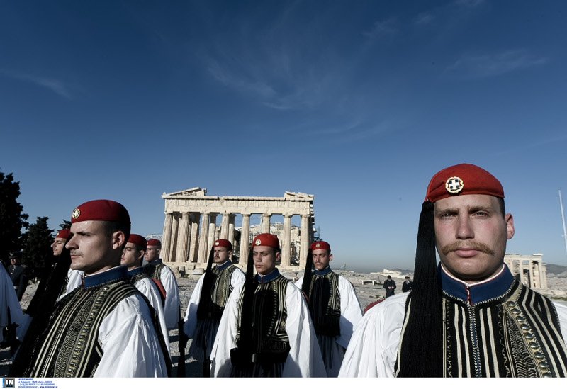 Εντυπωσιακές εικόνες στο πυροβολείο του Λυκαβηττού: 21 βολές για την 25η Μαρτίου | iefimerida.gr 1