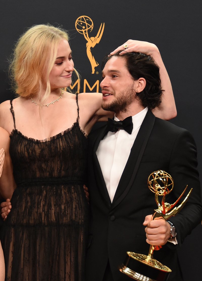 Game of Thrones: H ηθοποιός Σόφι Τέρνερ απαντά σε όσους σοκαρίστηκαν από τον βιασμό της Σάνσα Σταρκ | iefimerida.gr 2
