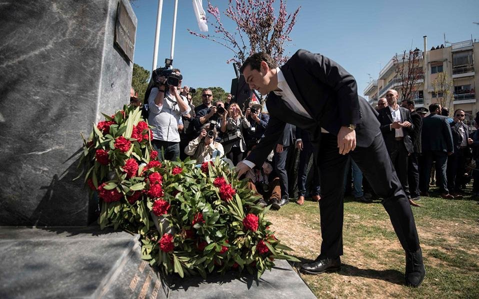 Στo Twitter δεν άρεσαν οι τιμές Τσίπρα στον Μπελογιάννη [εικόνες] | iefimerida.gr 0