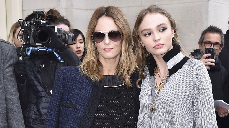 Η Βανέσα Παραντί γνώρισε τον μεγάλο έρωτα -Εκλεισε η σελίδα Τζόνι Ντεπ [εικόνες] | iefimerida.gr 7