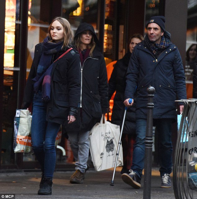 Η Βανέσα Παραντί γνώρισε τον μεγάλο έρωτα -Εκλεισε η σελίδα Τζόνι Ντεπ [εικόνες] | iefimerida.gr 2