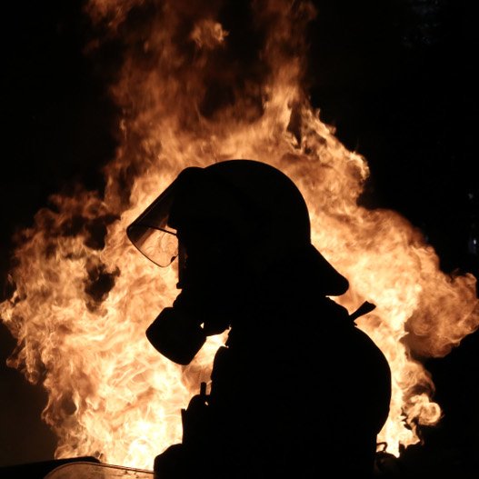 Πέτρες οδοφράγματα και χημικά στου Ζωγράφου -Στην πορεία αντιεξουσιαστών [εικόνες] | iefimerida.gr 3