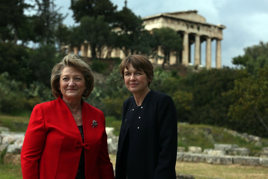 Οι σύζυγοι Παυλόπουλου-Σταϊνμάιερ για βόλτα στην Αρχαία Αγορά [εικόνες] | iefimerida.gr 1