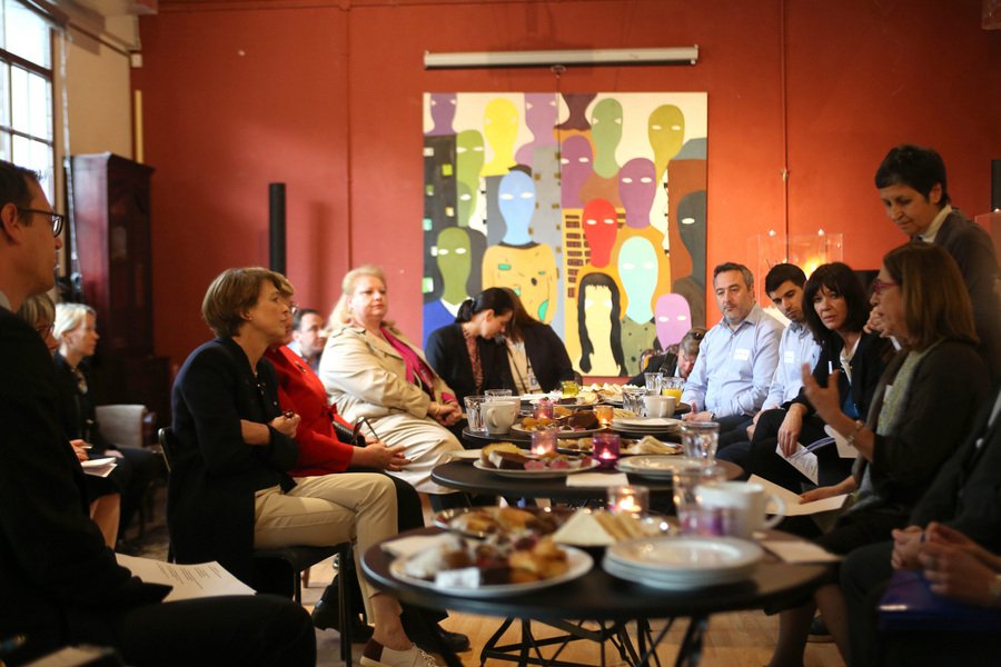 Οι σύζυγοι Παυλόπουλου-Σταϊνμάιερ για βόλτα στην Αρχαία Αγορά [εικόνες] | iefimerida.gr 4