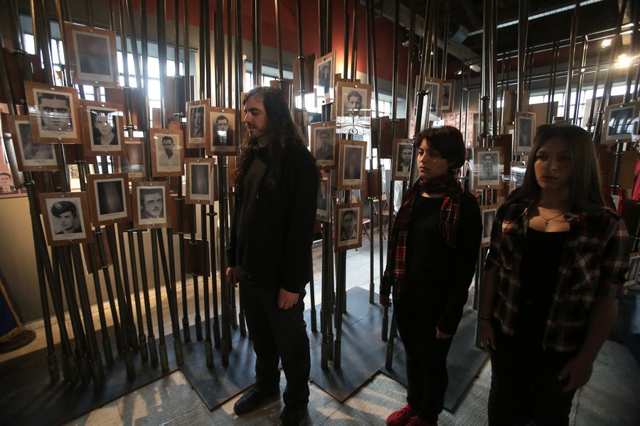 Μνήμες από την ομαδική εκτέλεση στο Μπλόκο της Κοκκινιάς στη documenta 14 [εικόνες]   | iefimerida.gr 2