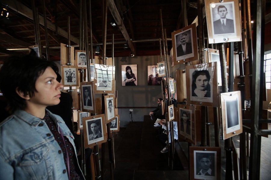 Μνήμες από την ομαδική εκτέλεση στο Μπλόκο της Κοκκινιάς στη documenta 14 [εικόνες]   | iefimerida.gr 3