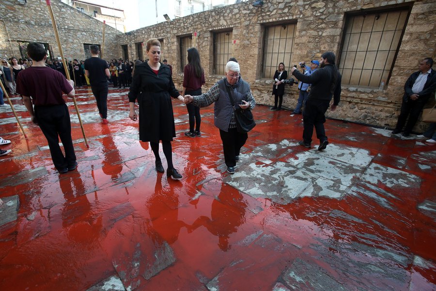 Μνήμες από την ομαδική εκτέλεση στο Μπλόκο της Κοκκινιάς στη documenta 14 [εικόνες]   | iefimerida.gr 0