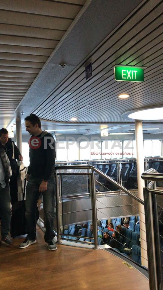 Στην Τήνο ο Κυριάκος Μητσοτάκης -Πρωινό ταξίδι με το πλοίο, στις αεροπορικές θέσεις [εικόνες] | iefimerida.gr 2