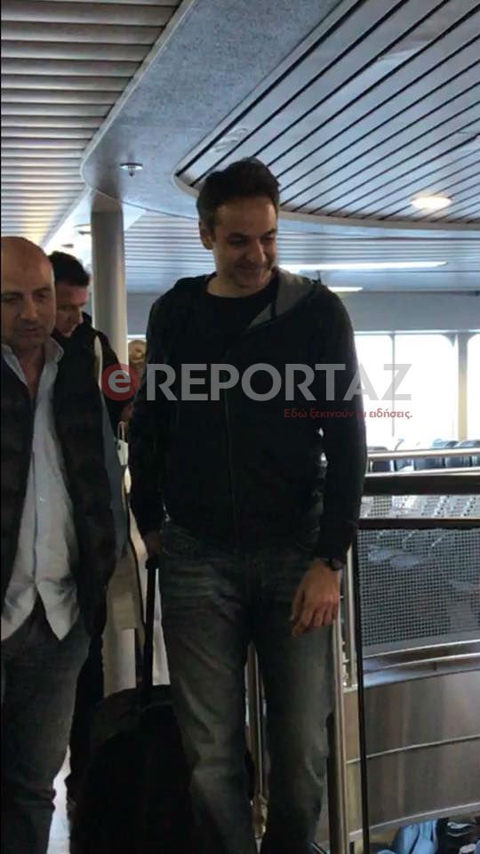 Στην Τήνο ο Κυριάκος Μητσοτάκης -Πρωινό ταξίδι με το πλοίο, στις αεροπορικές θέσεις [εικόνες] | iefimerida.gr 3