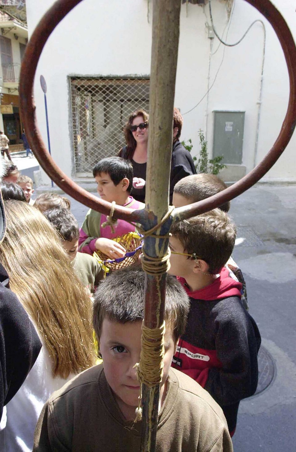 Σάββατο του Λαζάρου -Το έθιμο θέλει Λαζαράκια, κάλαντα και βάγια [εικόνες]  | iefimerida.gr 1