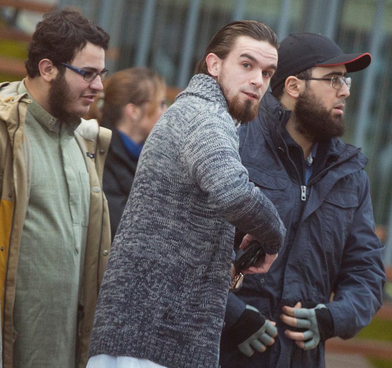 Σοκαριστική συνέντευξη μέλους του ISIS: Θέλω ο νόμος της σαρία να εφαρμοστεί στη Δύση [βίντεο-εικόνες] | iefimerida.gr 2