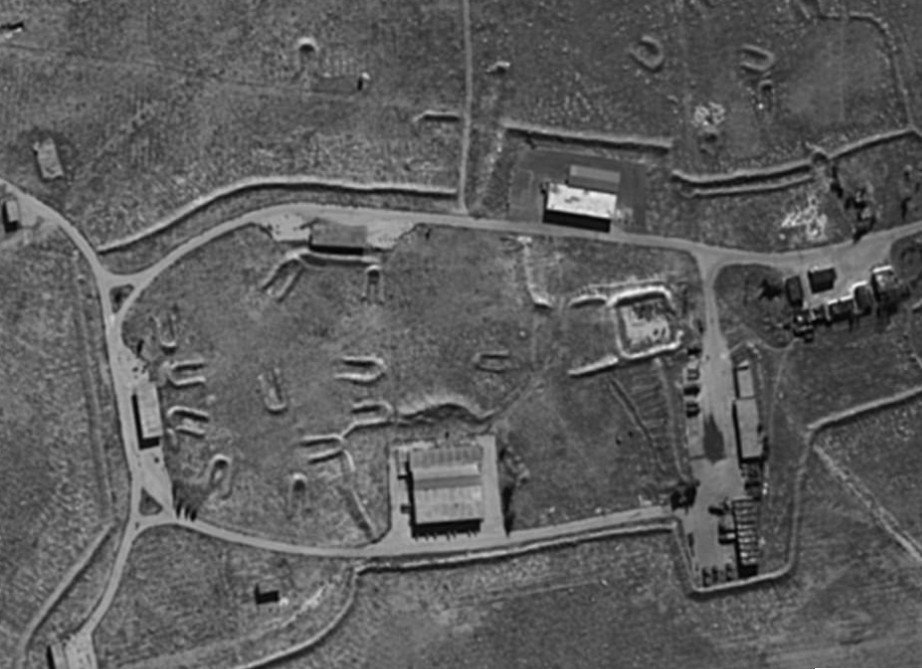 Η βάση του Ασαντ πριν και μετά το σφυροκόπημα από τους αμερικανικούς πυραύλους Τόμαχοκ [εικόνες] | iefimerida.gr 2