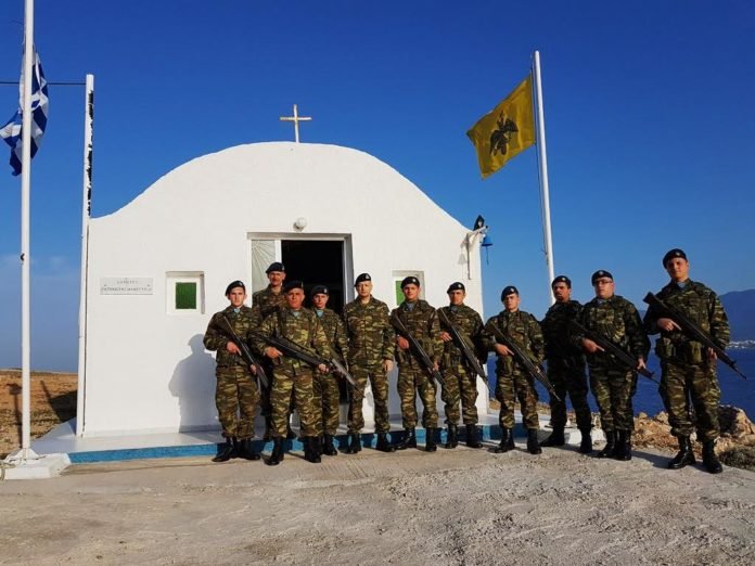 Στην Καλόλιμνο διανυκτέρευσε ο αρχηγός ΓΕΣ -Αντάλλαξε ευχές με τους στρατιώτες [εικόνες & βίντεο] | iefimerida.gr 0