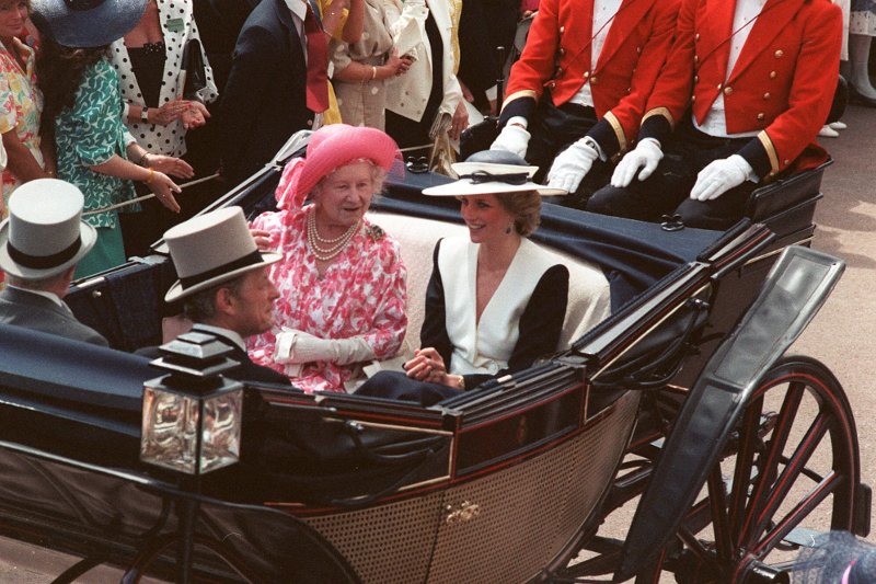 Νέες αποκαλύψεις για την Νταϊάνα -Η βασιλομήτωρ είχε απαγορεύσει να λένε το όνομά της στο παλάτι [εικόνες] | iefimerida.gr 2