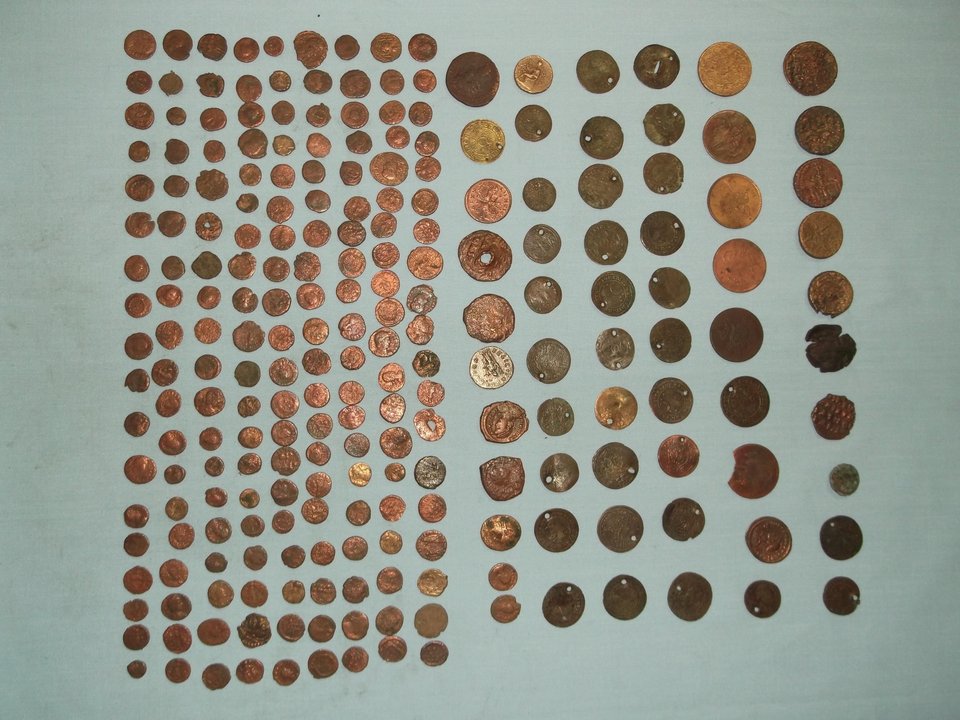 Συνελήφθη 58χρονος με δεκάδες αρχαία αντικείμενα, βυζαντινά κοσμήματα και νομίσματα [εικόνες]  | iefimerida.gr 0