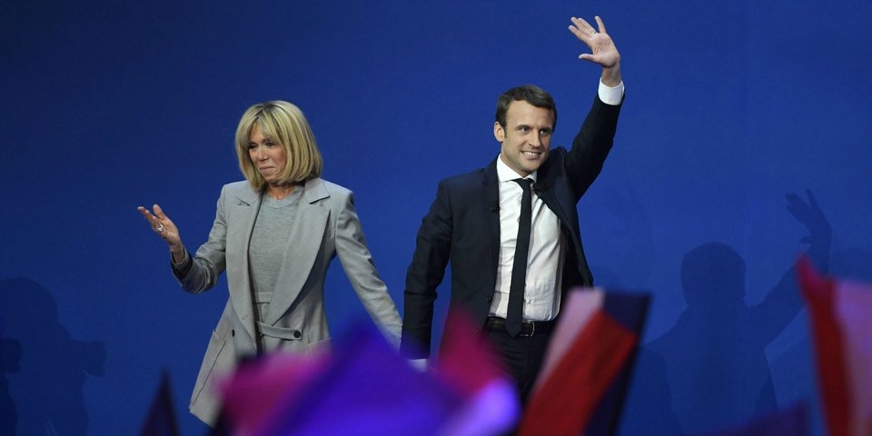 Madame Figaro: Ο Μακρόν ανέβασε τη γυναίκα του στη σκηνή, αν είναι δυνατόν! [εικόνες] | iefimerida.gr 3