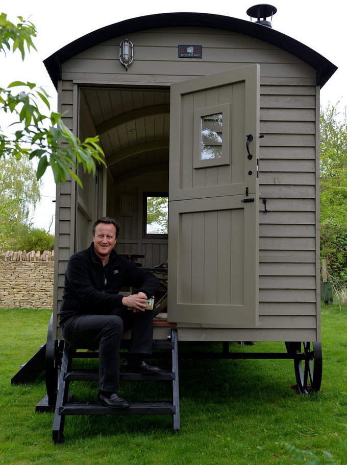 Η πολυτελής καλύβα του Ντέιβιντ Κάμερον -Ξόδεψε 25.000 λίρες για να την αγοράσει [εικόνες] | iefimerida.gr 0