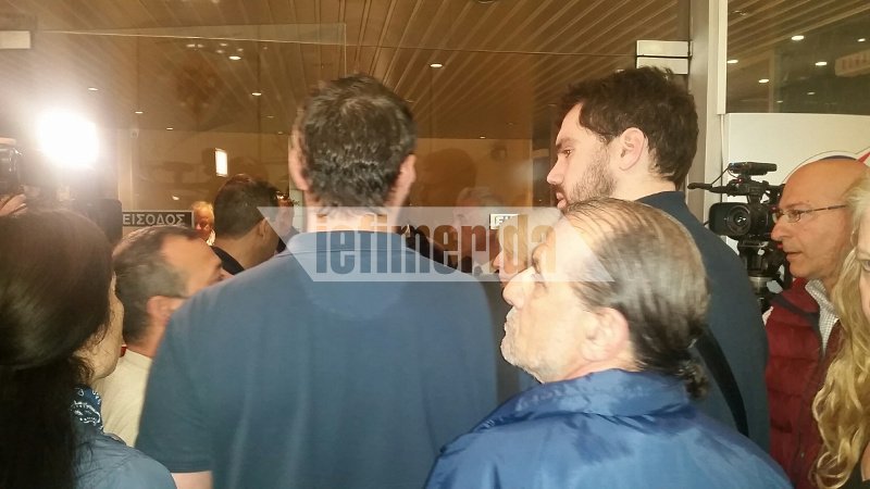 Ενταση στα κεντρικά της ΔΕΗ -Εισβολή της Ζωής με το κίνημα «Δεν Πληρώνω» | iefimerida.gr 1