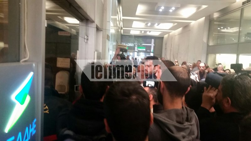Ενταση στα κεντρικά της ΔΕΗ -Εισβολή της Ζωής με το κίνημα «Δεν Πληρώνω» | iefimerida.gr 2