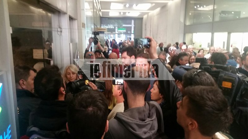 Ενταση στα κεντρικά της ΔΕΗ -Εισβολή της Ζωής με το κίνημα «Δεν Πληρώνω» | iefimerida.gr 3