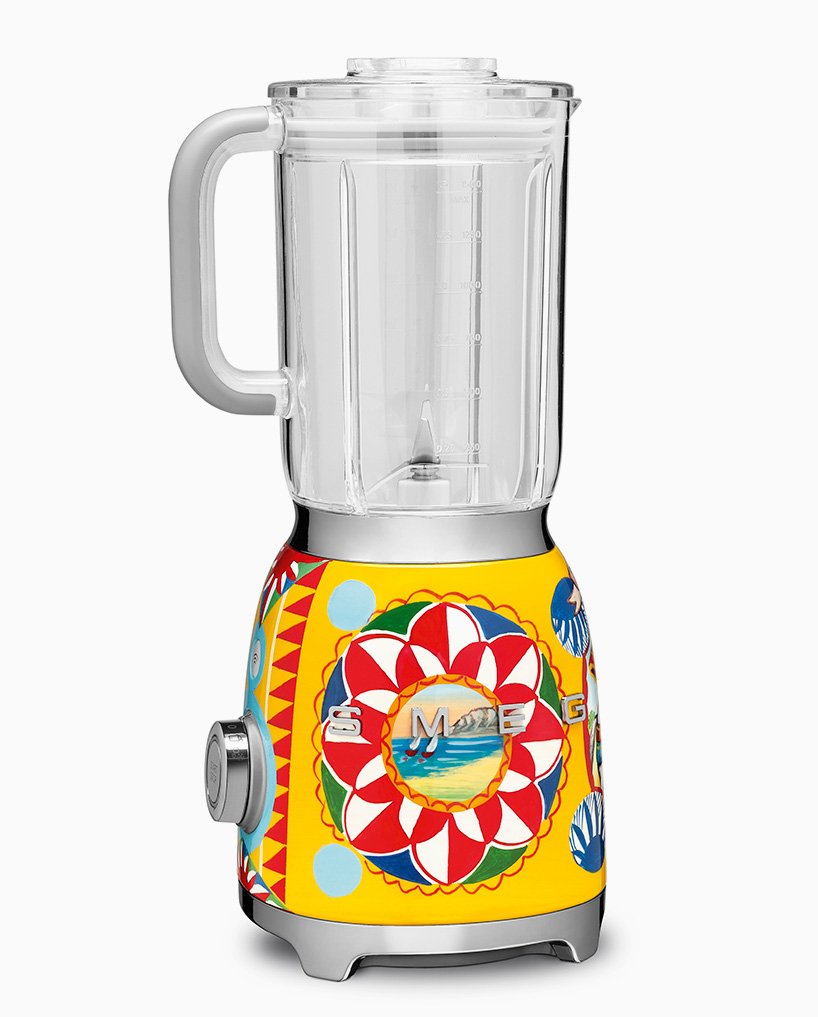 Οι Dolce & Gabbana διακόσμησαν φρυγανιέρες και λεμονοστύφτες της SMEG [εικόνες]  | iefimerida.gr 1