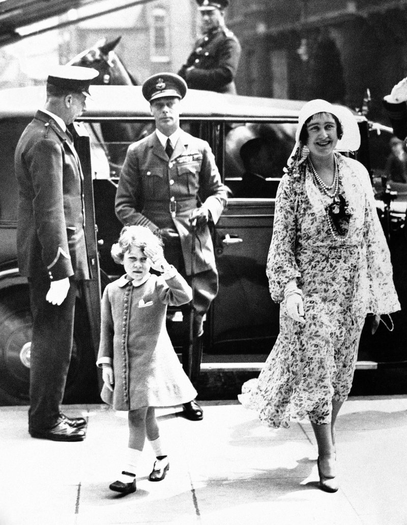 Η ζωή της 91χρονης βασίλισσας Ελισάβετ της Μ.Βρετανίας μέσα από 50 σπάνιες φωτογραφίες [εικόνες] | iefimerida.gr 1