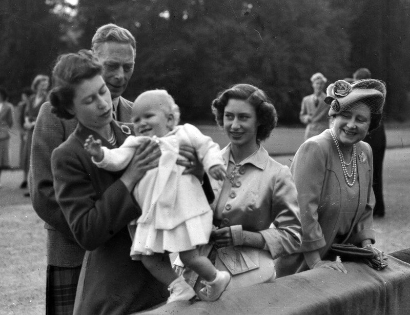 Η ζωή της 91χρονης βασίλισσας Ελισάβετ της Μ.Βρετανίας μέσα από 50 σπάνιες φωτογραφίες [εικόνες] | iefimerida.gr 20