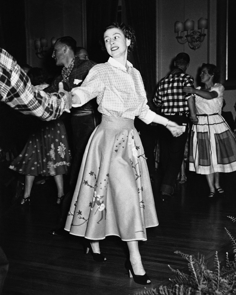 Η ζωή της 91χρονης βασίλισσας Ελισάβετ της Μ.Βρετανίας μέσα από 50 σπάνιες φωτογραφίες [εικόνες] | iefimerida.gr 19