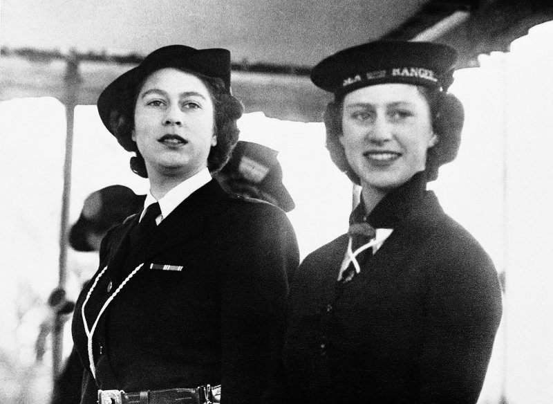 Η ζωή της 91χρονης βασίλισσας Ελισάβετ της Μ.Βρετανίας μέσα από 50 σπάνιες φωτογραφίες [εικόνες] | iefimerida.gr 14