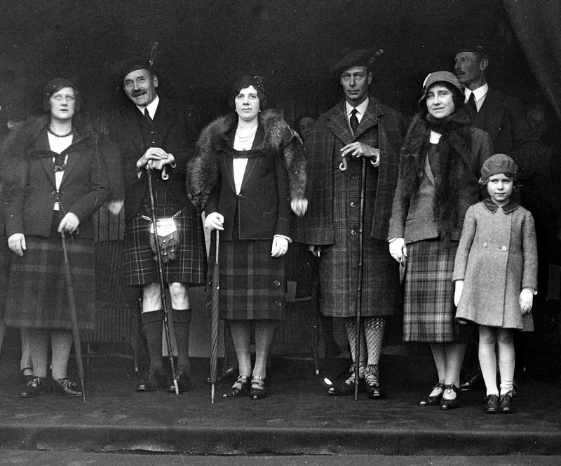 Η ζωή της 91χρονης βασίλισσας Ελισάβετ της Μ.Βρετανίας μέσα από 50 σπάνιες φωτογραφίες [εικόνες] | iefimerida.gr 2