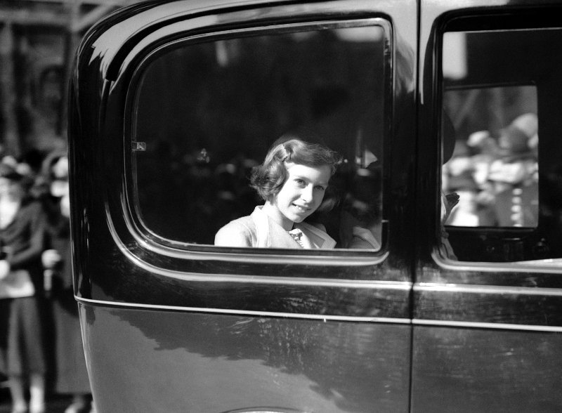 Η ζωή της 91χρονης βασίλισσας Ελισάβετ της Μ.Βρετανίας μέσα από 50 σπάνιες φωτογραφίες [εικόνες] | iefimerida.gr 8