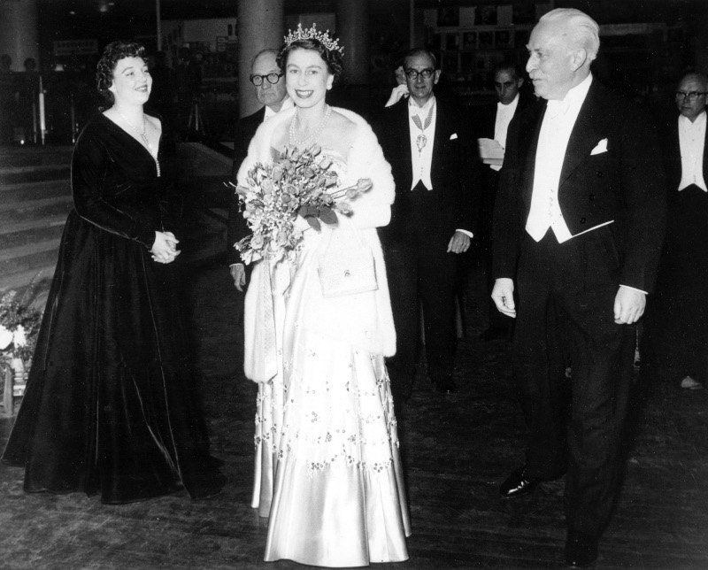 Η ζωή της 91χρονης βασίλισσας Ελισάβετ της Μ.Βρετανίας μέσα από 50 σπάνιες φωτογραφίες [εικόνες] | iefimerida.gr 23