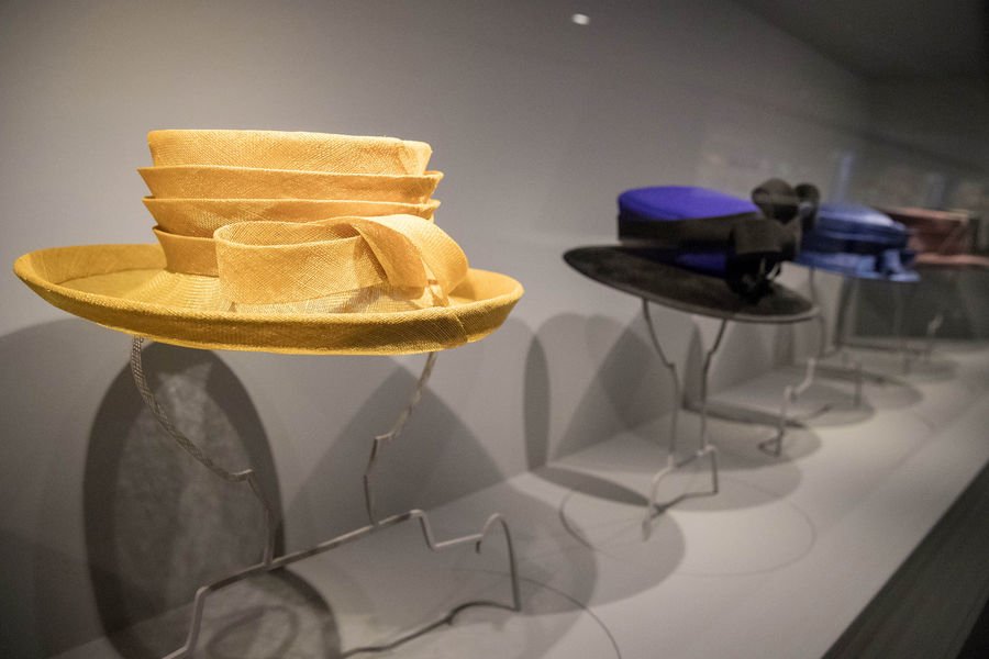 Βεατρίκη της Ολλανδίας -Η βασίλισσα με τα εκατοντάδες καπέλα [εικόνες] | iefimerida.gr 0