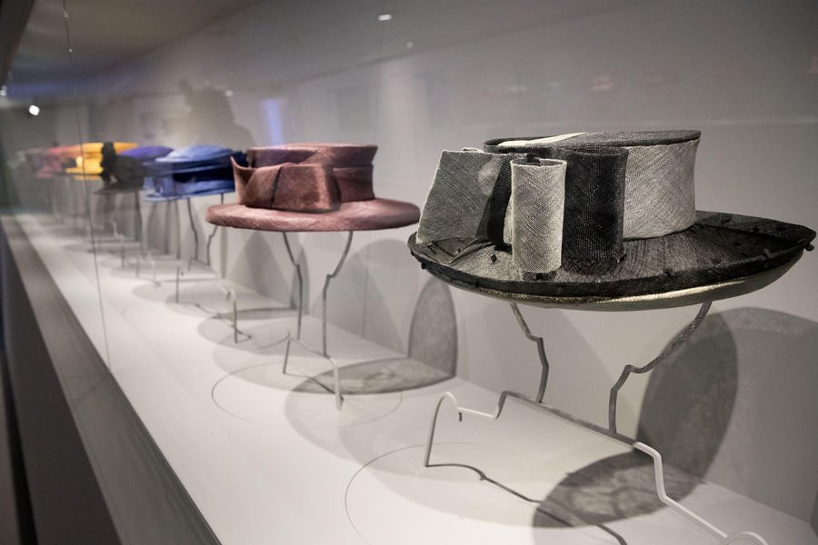 Βεατρίκη της Ολλανδίας -Η βασίλισσα με τα εκατοντάδες καπέλα [εικόνες] | iefimerida.gr 3