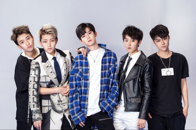 Η νέα τάση στα συγκροτήματα: Boyband από κορίτσια [εικόνες & βίντεο] | iefimerida.gr 0